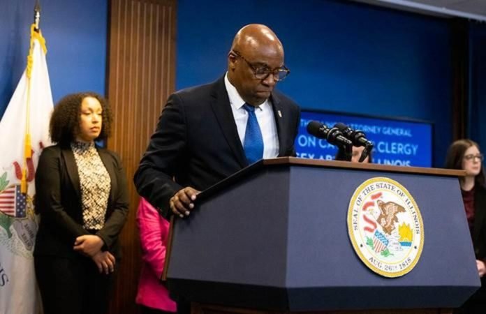 Cerca de 2 mil menores sufrieron abusos sexuales de religiosos en Illinois