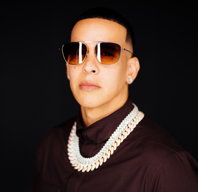 Daddy Yankee firma para ser productor de Netflix