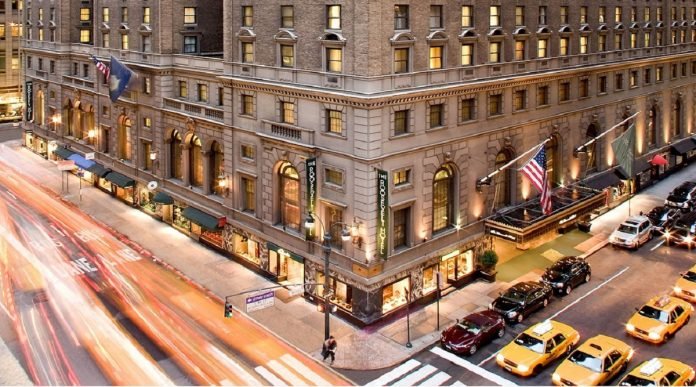 Lujoso hotel de Nueva York será reabierto para alojar a inmigrantes con niños