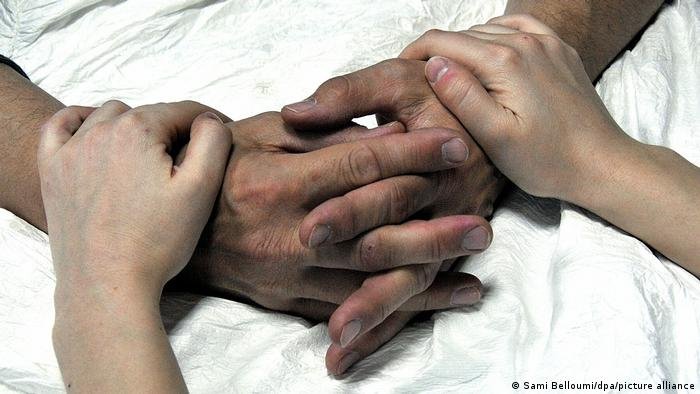 Presidente de Portugal promulga ley de la eutanasia