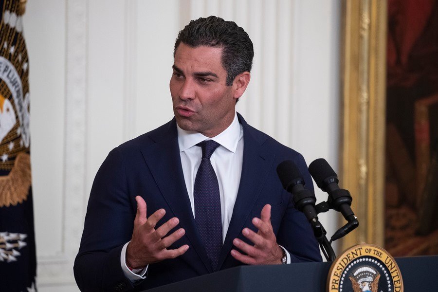 Alcalde de Miami aspira ser el primer hispano en la carrera presidencial del 2024