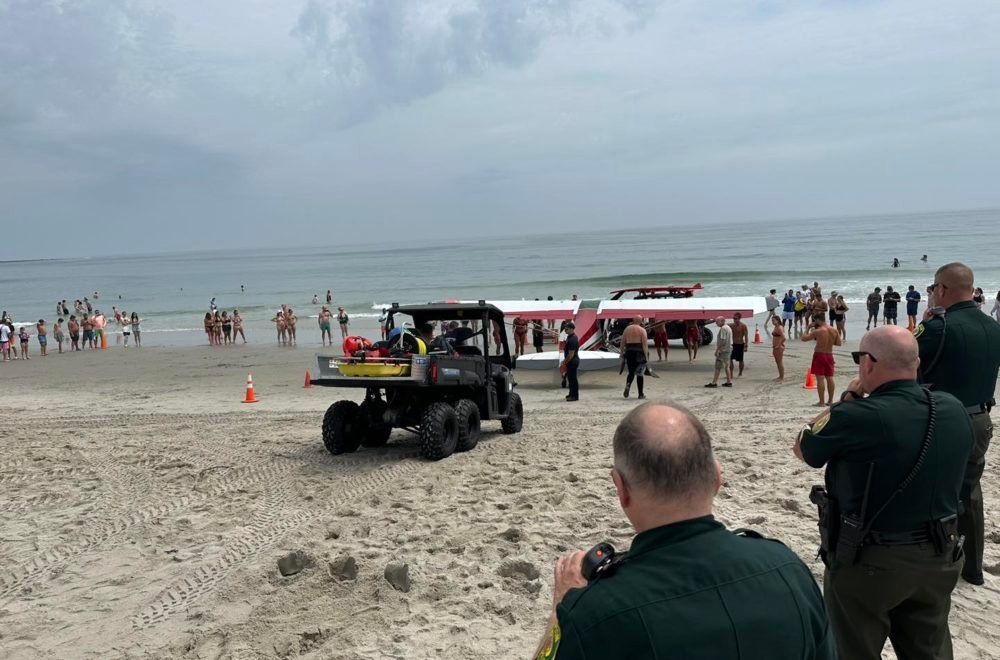 Avioneta se estrelló en playa de New Hampshire