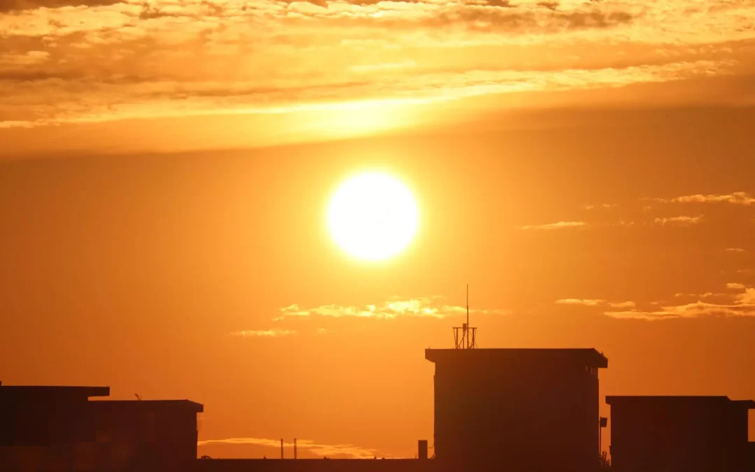 Calor extremo mantiene en alerta a residentes del sur de Florida