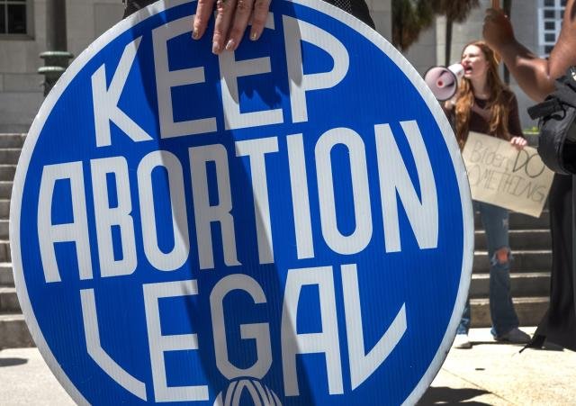 Corte Suprema de Florida fija audiencia para argumentos orales en demanda sobre aborto