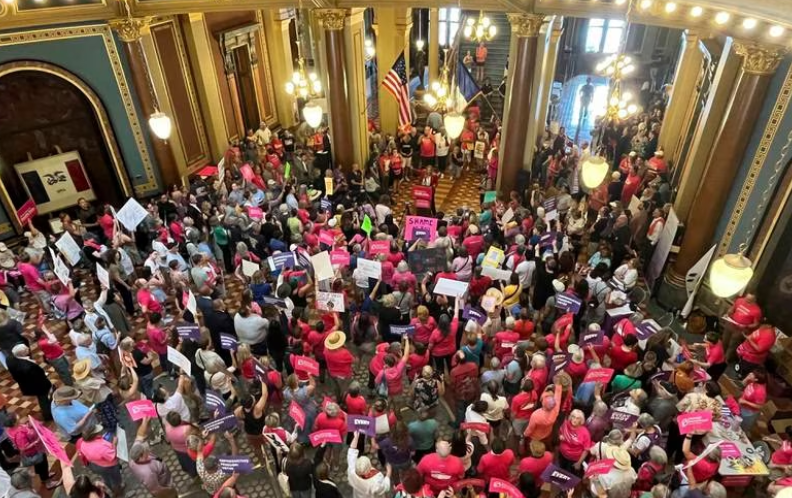 Iowa aprueba ley que castiga el aborto a partir de las 6 semanas de embarazo