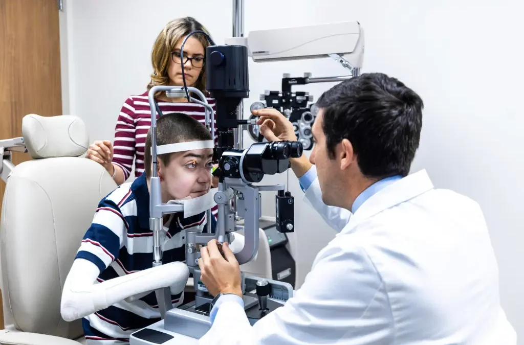 Menor recupera la vista gracias a pionera terapia génica ocular en Miami