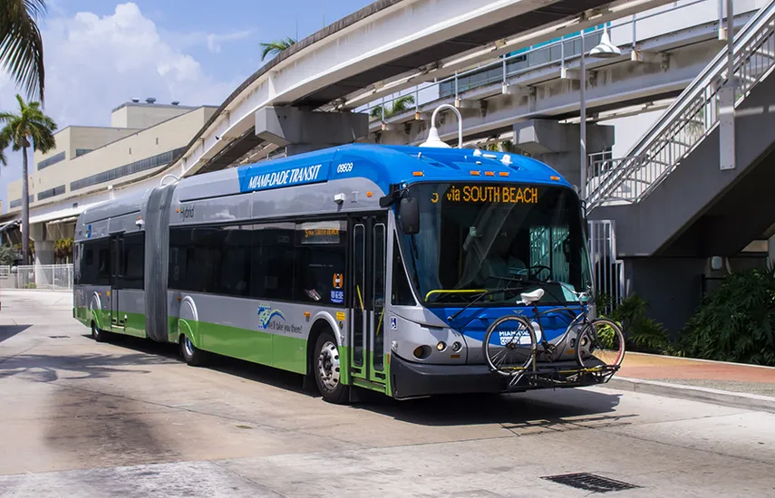 Miami-Dade aprueba plan para mejorar frecuencia de autobuses
