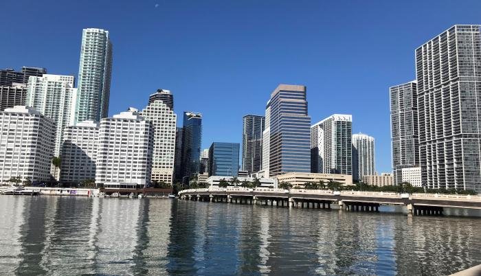 ¿Baja la población de Miami-Dade?