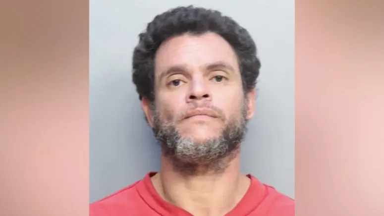 Detienen a sospechoso de provocar incendio en parque de casas móviles de Hialeah