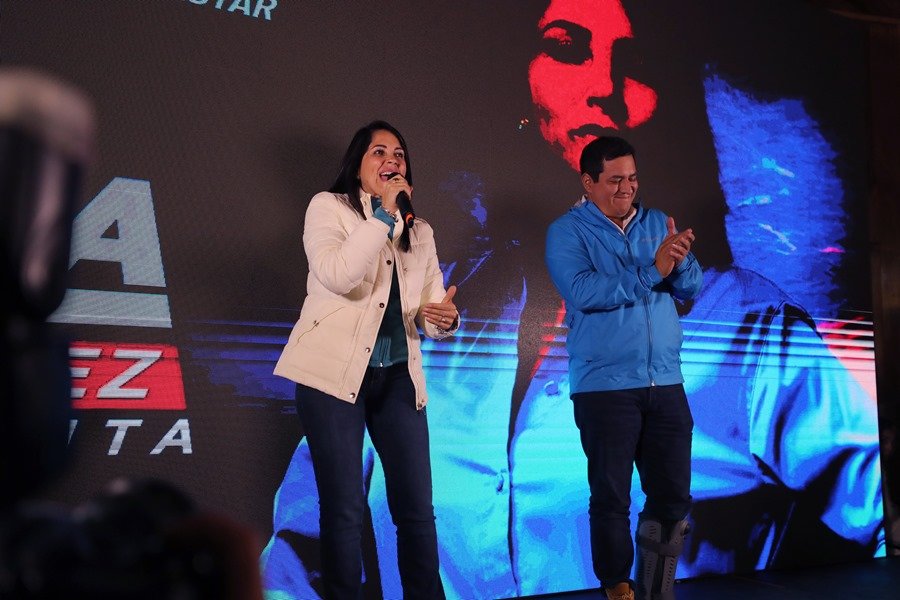 Ecuatorianos irán a segunda vuelta con dos candidatos