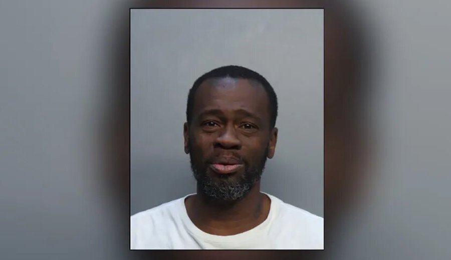 Falso maestro en escuela de Miami abusaba de estudiante