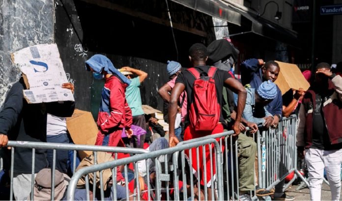 Nueva York cerca de alcanzar la cifra de 100 mil inmigrantes en un año