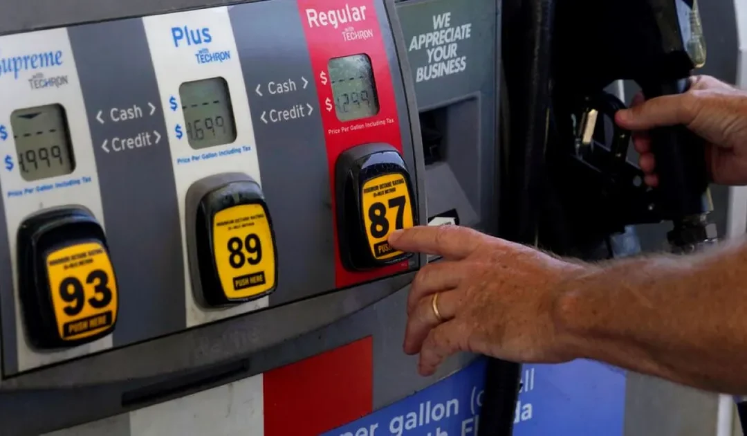 Continúa en baja precio de la gasolina en Florida