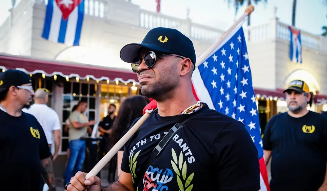 Líder de los Proud Boys podría ser sentenciado este martes