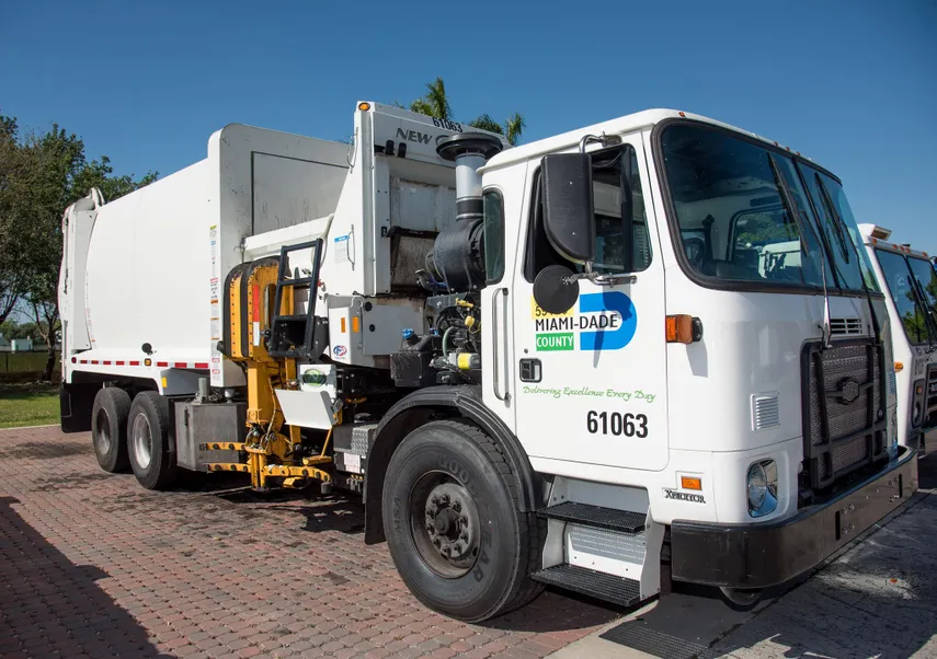 Miami-Dade busca conductores para camiones de residuos
