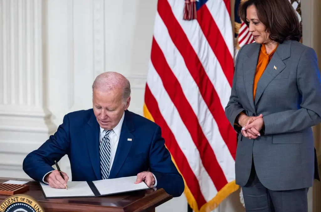 Biden firma orden ejecutiva para controlar el desarrollo de la inteligencia artificial
