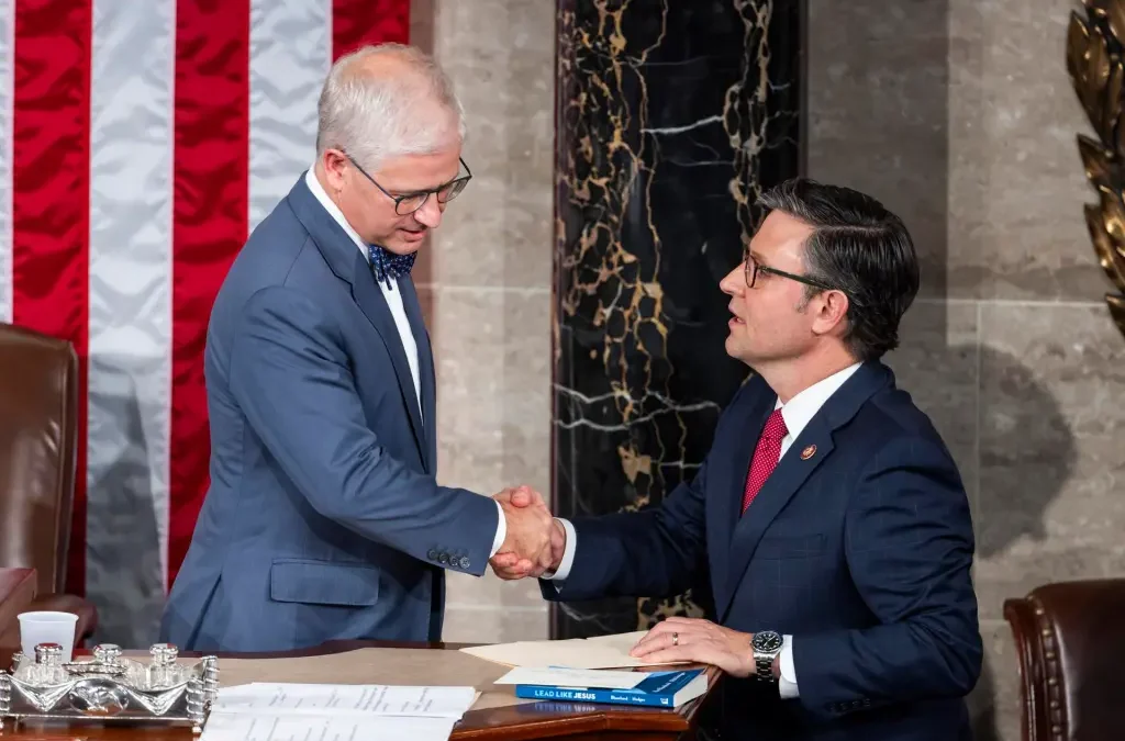 Cámara baja ya tiene nuevo presidente: el trumpista Mike Johnson