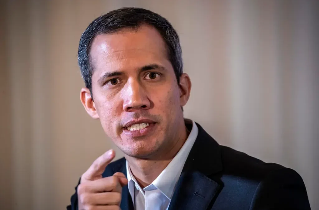 Fiscal de Venezuela emite orden de captura contra Juan Guaidó