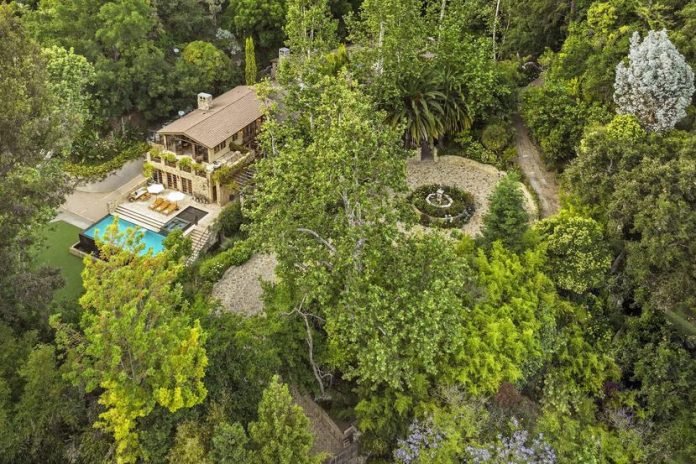 Jennifer López vende su mansión de Bel-Air por 34 millones de dólares