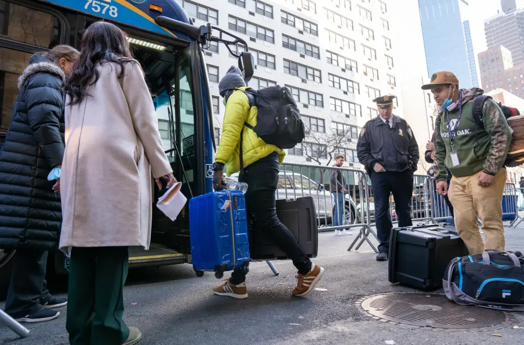 Nueva York ofrece vuelos gratuitos a inmigrantes que quieran abandonar la ciudad
