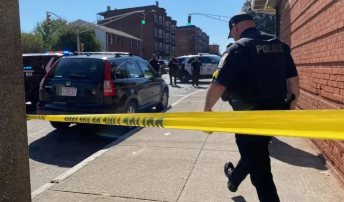 Reportaron múltiples víctimas tras tiroteo en Massachusetts