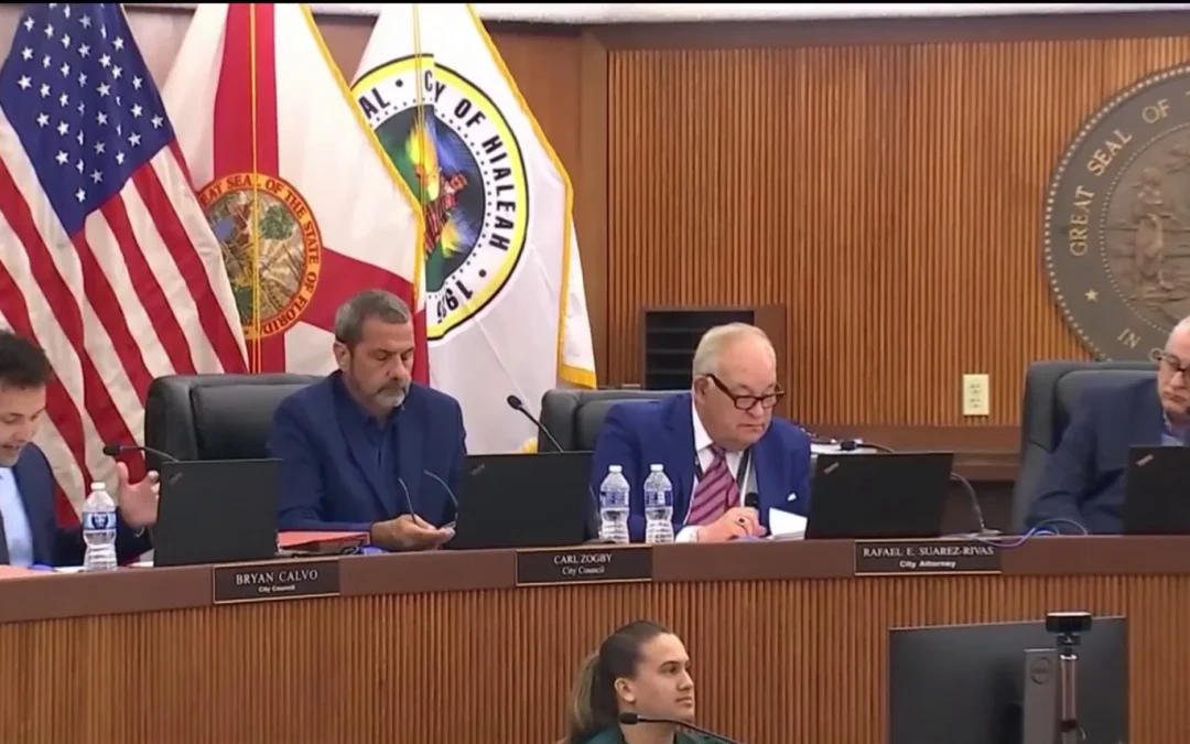 Concejo de Hialeah vota en contra del concejal Bryan Calvo