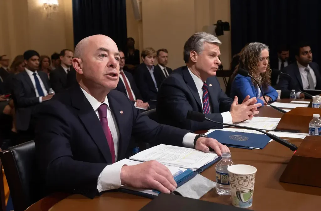 FBI tiene “múltiples investigaciones” contra individuos vinculados a Hamás en EEUU