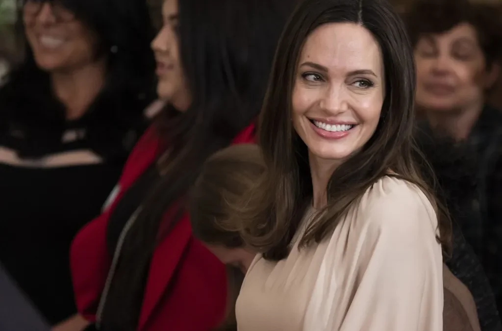 Angelina Jolie critica a Hollywood y asegura que “no es un lugar sano”
