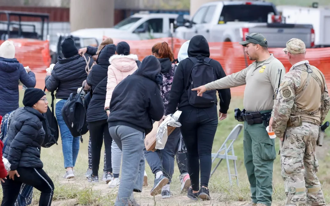 Gobierno federal amenaza con presentar demanda contra ley antiinmigrante de Texas