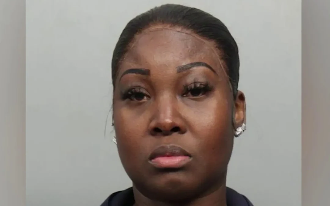 Empleada de correo acusada de maltratar a cliente que no hablaba inglés