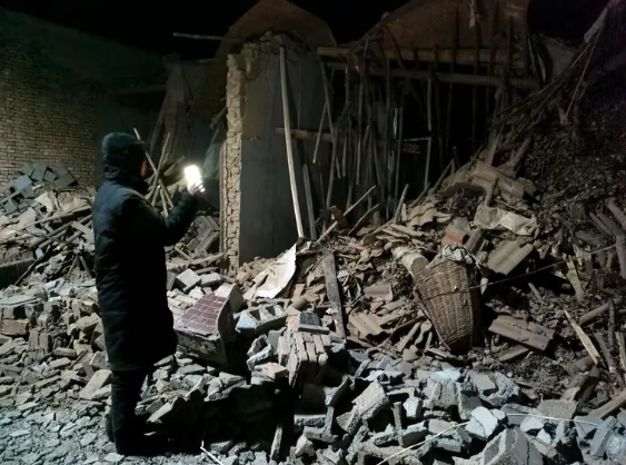 Más de 120 muertos tras terremoto en China: el más letal en nueve años