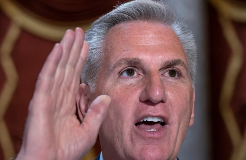 McCarthy dimite del Congreso dos meses después de su destitución