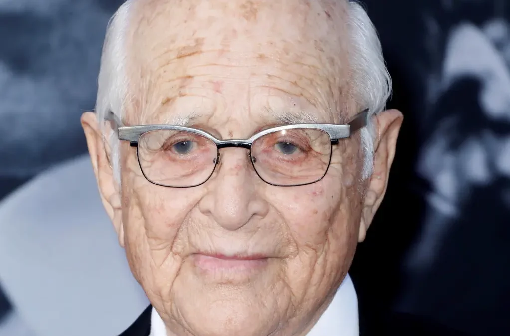 Murió Norman Lear, el creador que revolucionó las comedias televisivas en EEUU