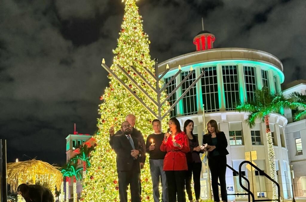 Comunidad judía de la ciudad y autoridades de City of Doral celebraron Janucá en el Downtown