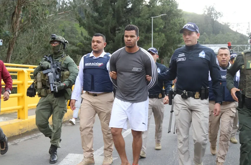 Ecuador entregó a Colombia al líder del Frente Oliver Sinisterra, disidencia de las FARC