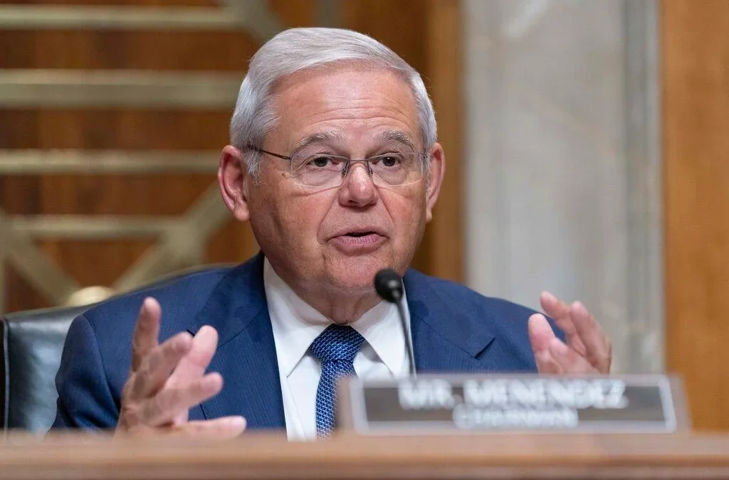 Fiscales añaden acusaciones de soborno al senador estadounidense Bob Menéndez