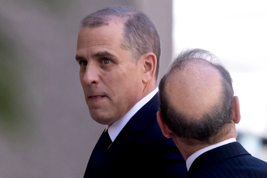 Hunter Biden apareció de sorpresa en el Congreso antes de ser acusado de desacato