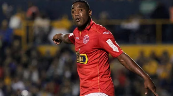 Murió exmundialista en pleno partido de fútbol