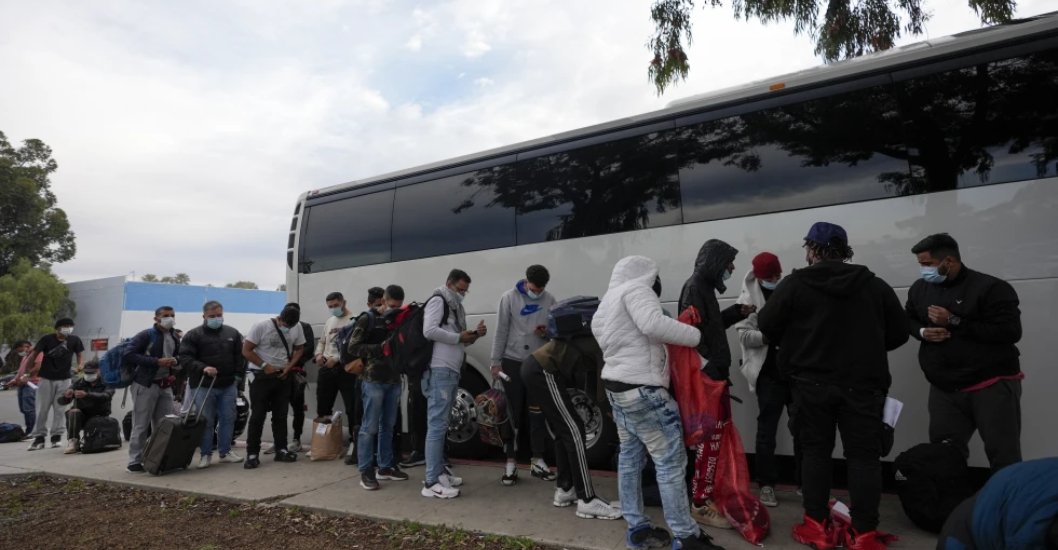 Denver también cancela programas de ayuda a nuevos migrantes