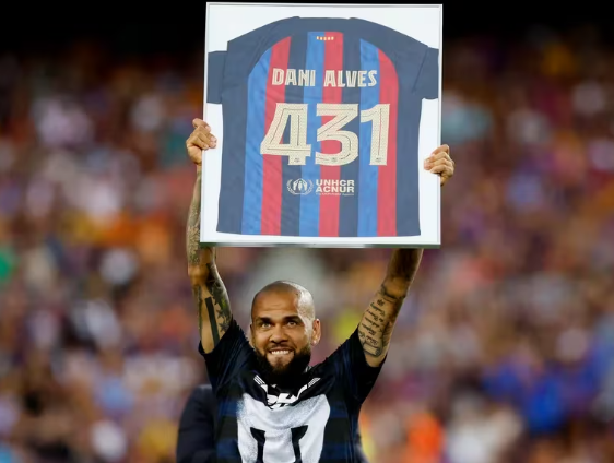 El Barcelona tomó histórica decisión con Dani Alves