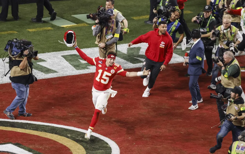 Mahomes tiñe de oro la dinastía de los Chiefs