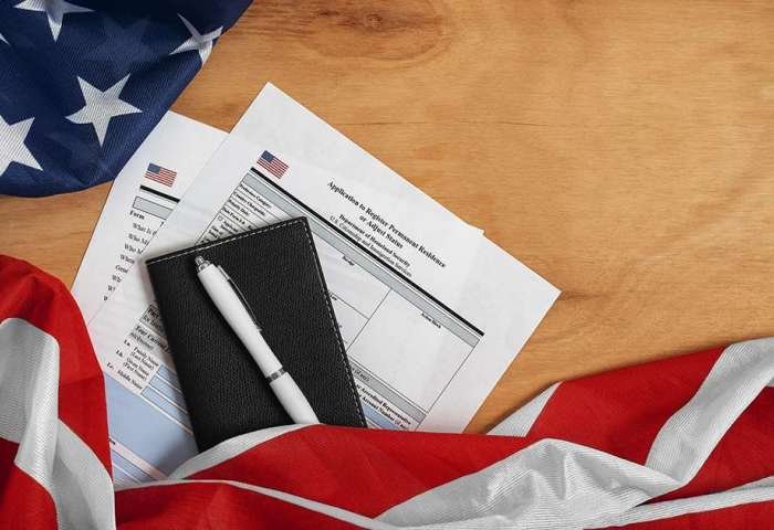 Más de 300 cubanos esperan permisos de viaje del parole humanitario