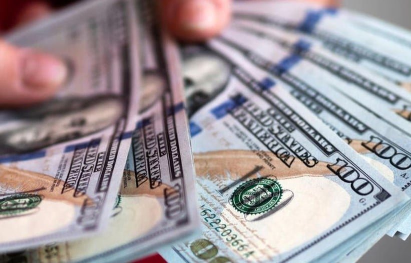 Mujer acusada por esconder miles de dólares desde Cuba hasta EEUU