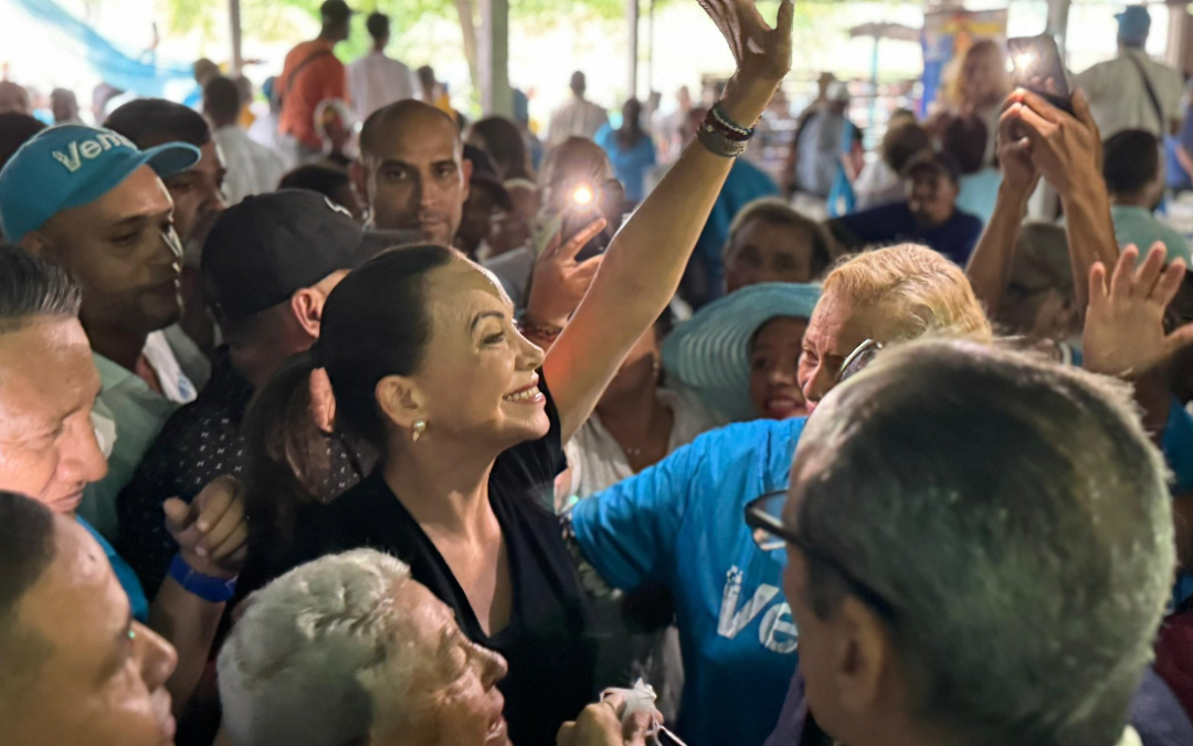 Simpatizantes de Maduro atacaron a María Corina Machado