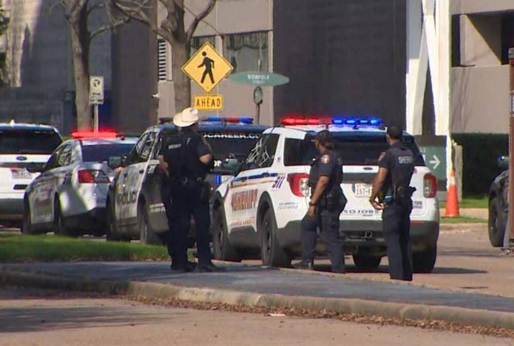 Tiroteo en iglesia de Houston dejó heridos y atacante muerta