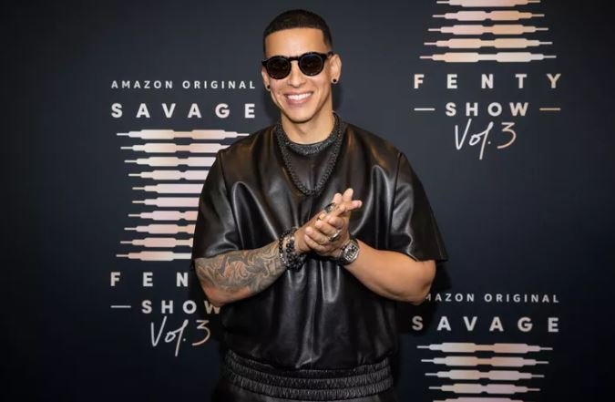 Daddy Yankee reaparece en iglesia dando testimonio de fe