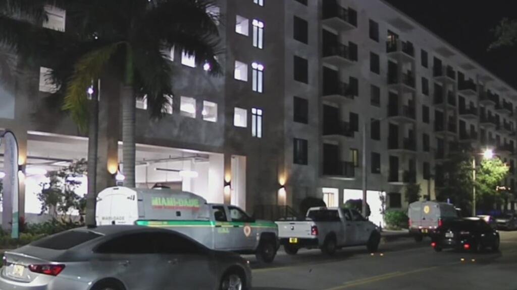 Dos mujeres y un hombre muertos en aparente homicidio-suicidio en Miami-Dade