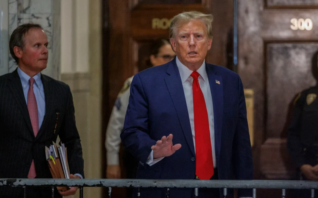 Jueza se niega a desestimar 32 cargos contra Trump