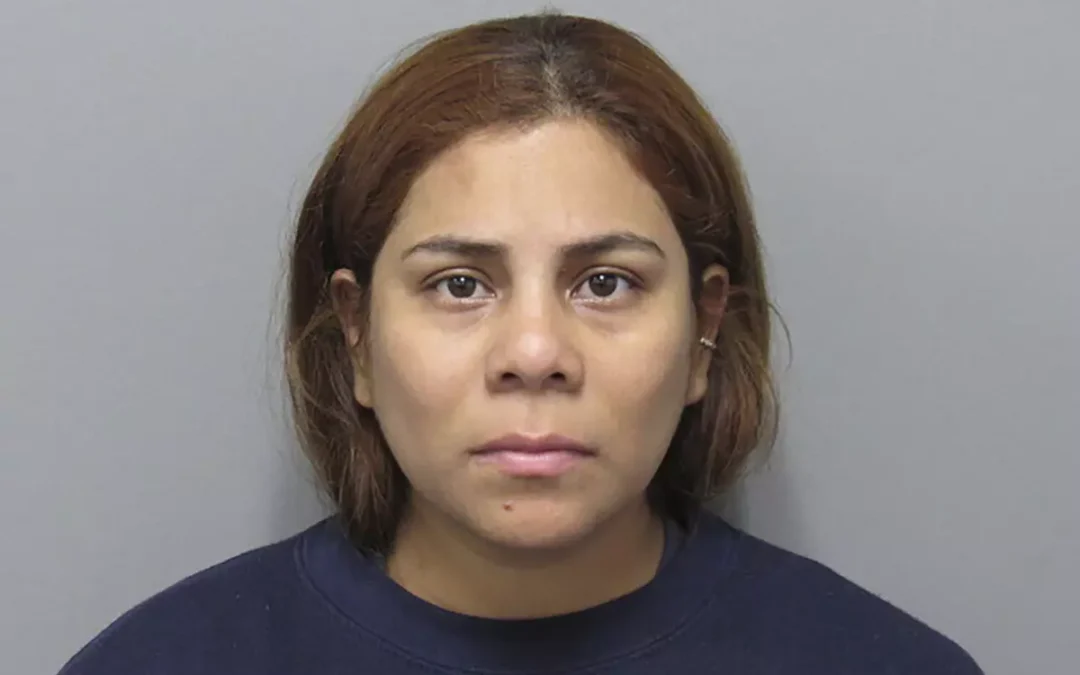 Mujer recibe cadena perpetua tras dejar sola por 10 días a su bebé