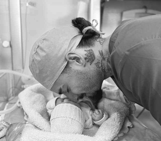 Nació París, la primera hija de Maluma